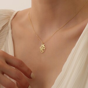 Dainty Anatomical Heart Pendant Necklace, Gold Plated Real Human Heart Necklace, Heart Pendant Necklace, Mom Gift, Doctor Nurse Gift for her image 4