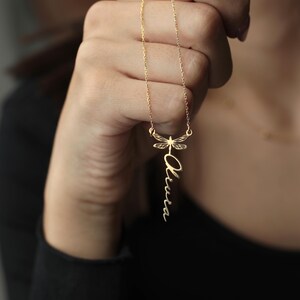Custom Dragonfly Necklace with Name | 18K Gold Personalized Minimalist Dainty Dragonfly Necklace | Dainty Layered Necklace for Her bild 6