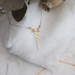 Custom Dragonfly Necklace with Name | 18K Gold Personalized Minimalist Dainty Dragonfly Necklace | Dainty Layered Necklace for Her bild 4