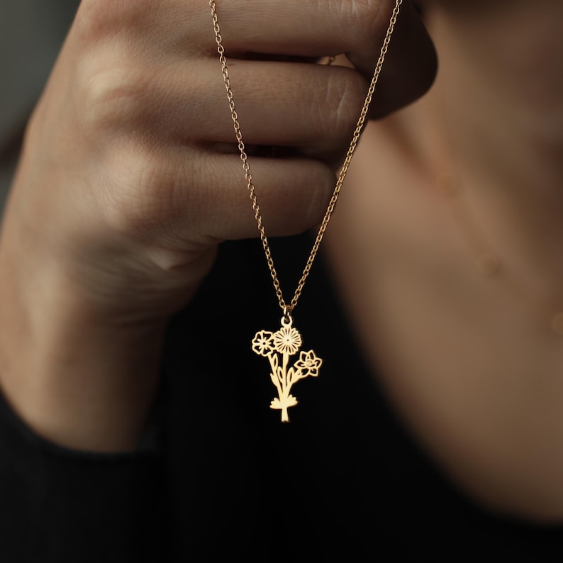 Personalized Multiple Birth Flower Necklace: Birth Month Flower Family Bouquet Jewelry bild 1