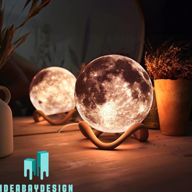 Lámpara de mesa Moon con base curva o efecto piedra: luz mágica para tu hogar