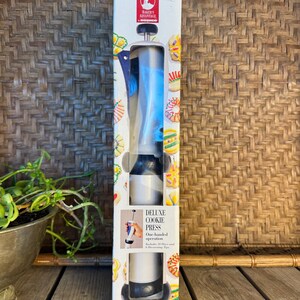 Baker's Advantage Cookie Press Set - Deluxe One Hand Cookie Maker - 20 Discs 6 Decorating Tips - New In Box Baking Tool