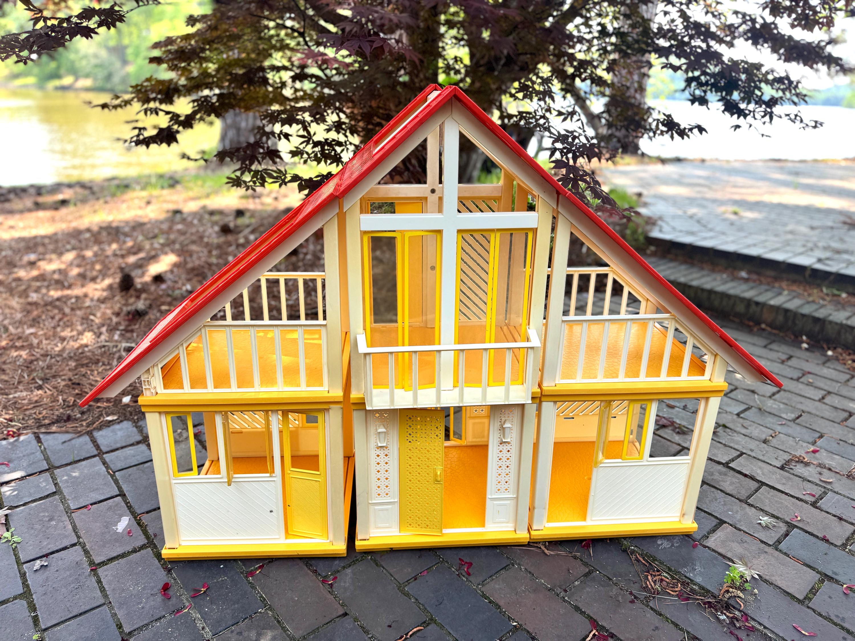 Vintage A-Frame 1979 Mattel Barbie Dreamhouse - Classic Dollhouse - Rare Yellow Version - Iconic Collector’s Piece