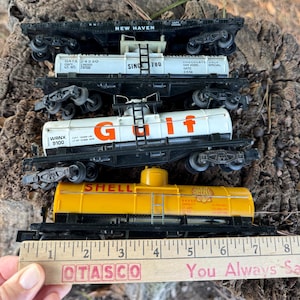 Vintage American Flyer S Gauge Train Cars Lot of 4 - Gulf Shell Bakers Chocolate New Haven