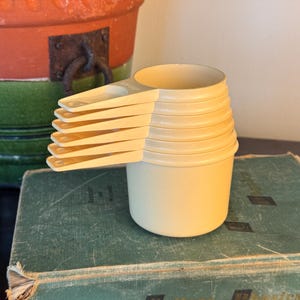 Vintage Tupperware Measuring Cup Set - Almond Beige Nesting Measuring Cups - 6 Piece Kitchen Measuring Set - Retro 1970s 1980s Kitchen