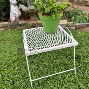Vintage Mid-Century White Wrought Iron Mesh Patio Table - Retro Outdoor Side Table - Garden Decor - Small Bistro Table - Shabby Chic