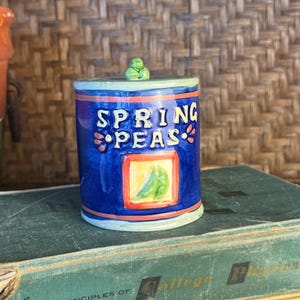 Vintage Giftco Spring Peas Pepper Shaker - Ceramic Vegetable Kitchen Decor - Pea Pod Finial - Cottagecore Farmhouse Collectible