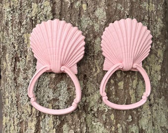 Vintage Homco Pink Seashell Towel Holder Set Of 2 - 1970s Bathroom Wall Decor - Plastic Shell Wall Mounts - Coastal Retro Decor