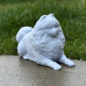 Pomeranian Garden Statue – Outdoor Spitz Dog Decor, Fluffy Puppy Yard Figurine, Plastic Pomeranian Cute Pet Sculpture, Small Dog Ornament