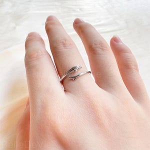 Feiner Delfin Ring in Sterling Silber, Minimalist Ring Geschenk für Liebhaber des Ozeans, Geschenk für Frauen, Delfin Schmuck