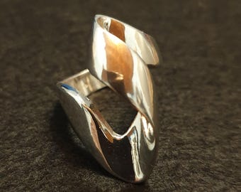 Bold Vintage Sterling Silver Open-Wave Modernist Ring – European Craftsmanship
