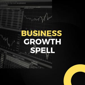 Puede incluir: Una imagen en blanco y negro de una pantalla de computadora que muestra un gráfico del mercado de valores. El texto "BUSINESS GROWTH SPELL" se muestra en amarillo sobre un fondo negro.