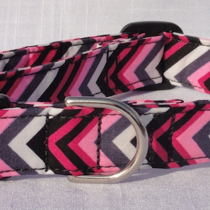Collier pour animal de compagnie - Collier pour chien rose et noir imprimé chevrons collier pour animal de compagnie Collier pour chien personnalisé de créateur mignon Collier pour chat Collier pour animal de compagnie