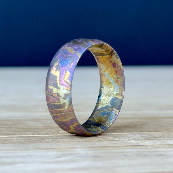 Handgemaakte timascus-ring - titanium trouwring damast met wild patroon