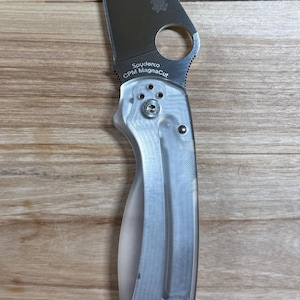 Spyderco Para 3 - Transparent Acrylic Scales