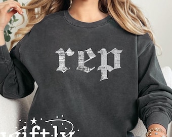 Rep Era スウェットシャツ | Rep Comfort Colors スウェットシャツ | Rep Newspaper スウェットシャツ | Rep Eras コンサートシャツ | 音楽ファンへのギフト | クリスマスギフト