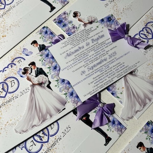 Peut inclure: Une invitation de mariage avec un thème de couleur violet et blanc. L'invitation présente un couple dans une illustration aquarelle, un motif floral et le texte "Alexandra & Bogdan" et "06 Septembrie 2025".