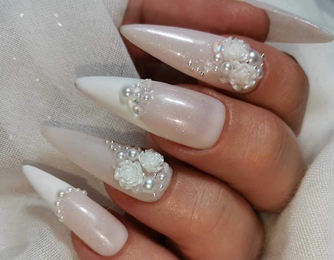 Hochzeitsnägel, Brautnägel Designs, Brautnägel, Hochzeitsnagelkunst,  Brautmaniküre, Brautnagelinspiration, Hochzeitsnageltrends - Etsy Schweiz, image size:1080x839