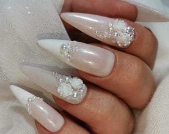 Bruiloftsnagels, Ontwerpen bruidsnagels, Bruidnagels, Nagelkunst bruiloft, Bruidsmanicure, Inspiratie bruidsnagels, Nageltrends bruiloft