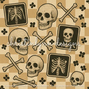 Könnte beinhalten: Ein sich wiederholendes Muster mit Totenköpfen, gekreuzten Knochen und Röntgenbildern von Brustkörben. Das Design umfasst schwarze und braune Elemente auf einem karierten Hintergrund mit kleinen schwarzen Blumenakzenten. Der Text "christinlynn designs" ist ebenfalls vorhanden.