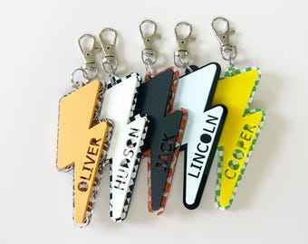 Rucksack-Namensschild, Buchstabenanhänger, Schulanfang, Sporttasche Anhänger, Benutzerdefinierter Schlüsselbund, Kinder-Gepäckanhänger, Acryl-Windelbeutelanhänger, Team Geschenk