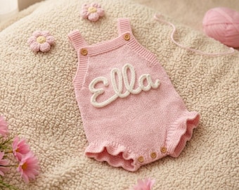 Bestickter Baby Strampler - Personalisierter Hand genähter Name - Neugeborenes Mädchen Coming Home Outfit - Einzigartiges Babypartygeschenk