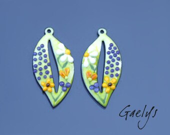 Emaux Gaelys - Paire de charm cuivre émaillé pour boucles d'oreille - vert / violet / blanc / jaune  - petit bouquet - lupins