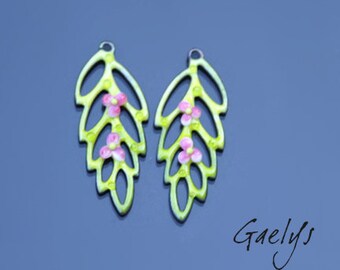 Emaux Gaelys - Paire de charm cuivre émaillé pour boucles d'oreille - vert / rose  - feuille repercée - fleurette