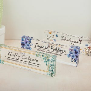 Placa de escritorio, placa de identificación acrílica para escritorio, decoración floral para oficina, regalo personalizado para profesores, placa de identificación, regalo para un nuevo trabajo