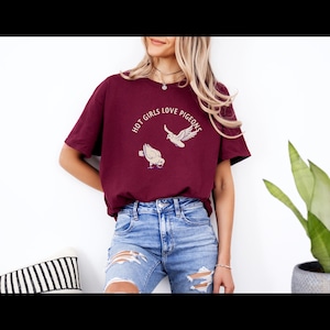 Hot Girls Love Pigeons Shirt Pigeon Lover Tee Funny Bird T-Shirt Cute Graphic Top for Animal Enthusiasts