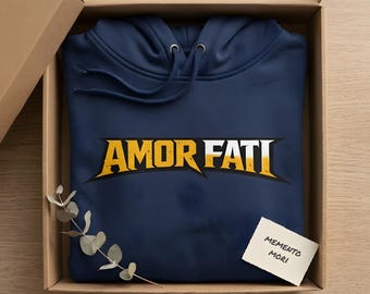Amor Fati Hoodie: Mark Aurel-Zitat-Sweatshirt, moderner stoischer Streetwear-Pullover, mutige Typografie-Grafikkunst