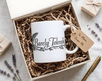 Barely Tolerable Kaffeetasse: Minimalistisches Zitat für Liebhaber klassischer Literatur
