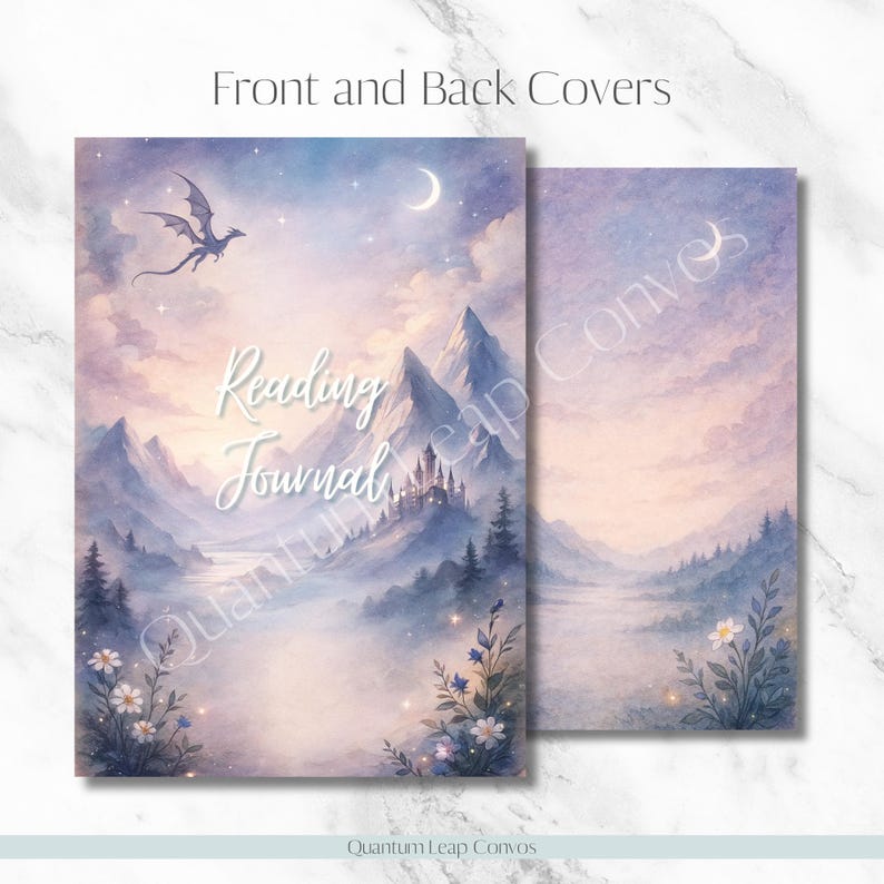 Pu&ograve; includere: Un diario di lettura con un design a paesaggio fantasy. La copertina presenta un drago, montagne, un castello e le parole "Reading Journal". La tavolozza dei colori include sfumature di viola, blu e bianco, con una luna crescente e stelle.