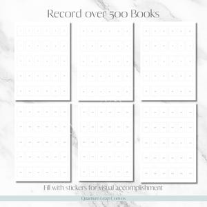 Op de afbeelding: Witte pagina's voor het bijhouden van boeken met ruimte om meer dan 500 boeken te registreren. De pagina's hebben een rasterindeling met genummerde vakken voor elk boek. De tekst bovenaan luidt "Record over 500 Books".