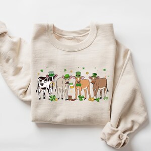 St Patricks Day Cow Sweatshirt, Funny St Patricks Day Shirt, Lucky Cow Shirt, Irish Sweater, Cow Lover Gift, Shamrock Cow Shirt, Cow Sweater