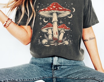 Comfort Colors® Mushroom Flower Shirt, Mushroom Wildflower, Botanical Mushroom Shirt, Retro Mushroom Shirt, Cottagecore Mushroom Shirt