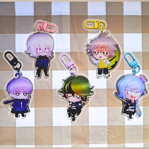 Könnte beinhalten: Rustikales Holzschild mit dem Text "Welcome to our home" in handschriftlichem Stil. Das Schild hat eine Used-Optik und ein schlichtes, einladendes Design, perfekt für eine Veranda oder einen Eingangsbereich.