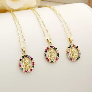 Mini maagdelijke Guadalupe-bedelketting, micropavé CZ maagdelijke ketting, 18k goudgevulde Virgencita, katholiek cadeau voor doopsel, bevestiging