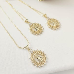 Collier Notre-Dame de la Charité « Caridad del Cobre » • Plaqué or 18 carats • Foi catholique cadeau pour elle, bijoux femme cadeau