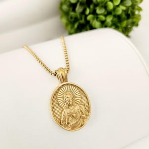 Sacred Heart of Jesus Medal  Necklace, Sacred Heart Gold Necklace, Catholic Jewelry Gift, Minimalist Jewelry, Catholic Woman Gift