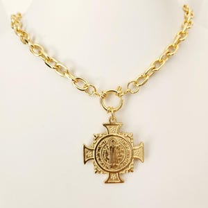 Collana massiccia di San Benedetto: croce placcata in oro, protezione religiosa