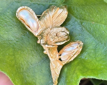 1970s "Sculpturesque" Jonathan Bailey Signed Trifari Gold Tone Baroque Pearl Floral Brooch
