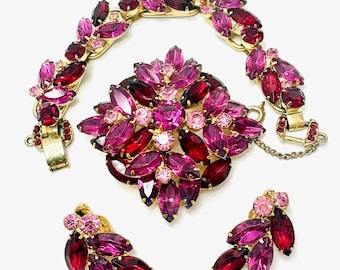DeLizza Elster JULIANA Red Pink Rhinestone Bracelet, Brooch, Earrings Parure Set
