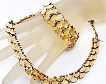 Vintage Crown Trifari Gold Dragon Scales Fan Necklace Bracelet Demi Parure Set