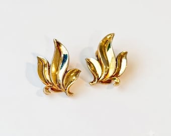 1950s Crown Trifari Gold Trifarium Three Leaves Cluster Clip Earrings, Signed,  Pat. Pend.