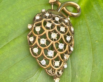 Crown Trifari 1948 Strawberry Rhinestone Gold Tone Brooch,  Signed, 1940s Pat. Pend.