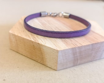 Minimalistische armband van echt leer, paars polsbandje