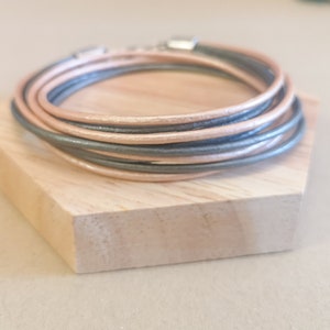 Mehrreihiges Armband aus echtem Leder, doppelt gewickeltes Armband