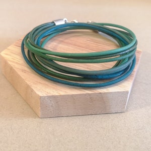 Mehrreihiges Armband aus echtem Leder, doppelt gewickeltes Armband