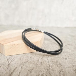 Schwarzes Armband aus echt Leder, doppelt gewickeltes Armband